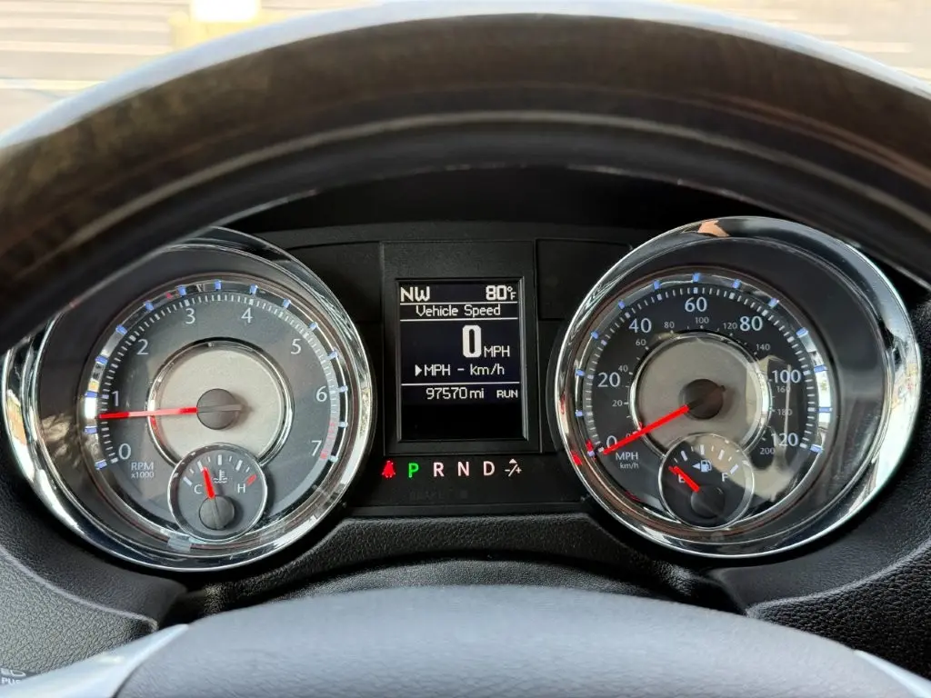 2012 Chrysler Town And Country - $9,996