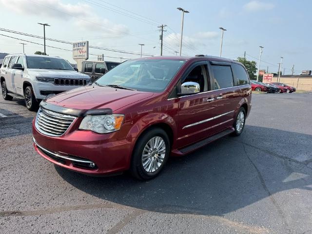 2012 Chrysler Town And Country - $9,996