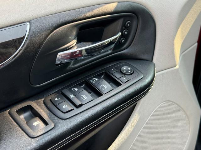 2012 Chrysler Town And Country - $9,996