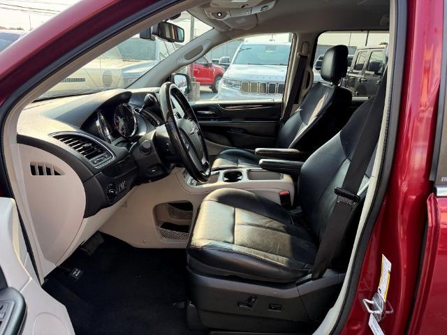 2012 Chrysler Town And Country - $9,996