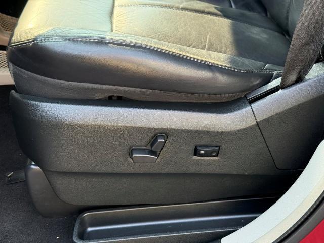 2012 Chrysler Town And Country - $9,996