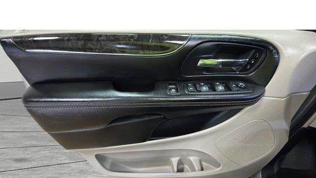 2015 Chrysler Town and Country Limited Platinum