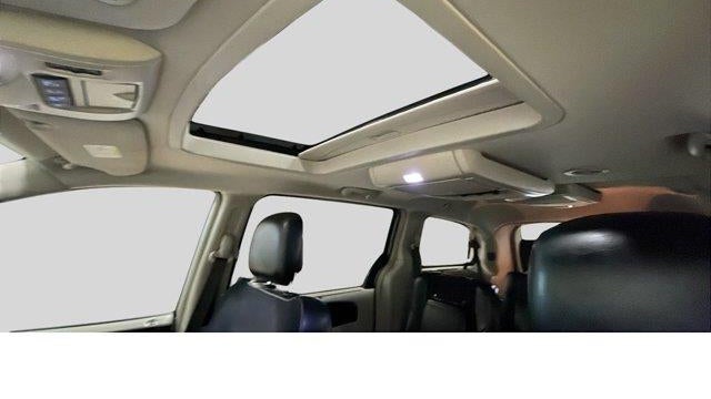 2015 Chrysler Town and Country Limited Platinum