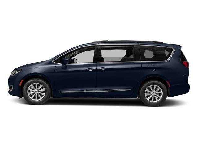 2017 Chrysler Pacifica Limited — photo 1 of 12