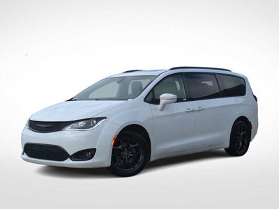 Photo of a 2019 Chrysler Pacifica Limited 4DR Mini-Van for sale