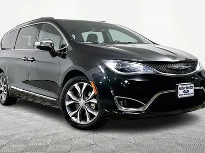 Photo of a 2020 Chrysler Pacifica Limited 4DR Mini-Van for sale