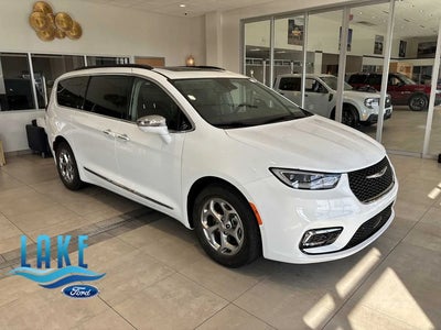 Photo of a 2022 Chrysler Pacifica Limited 4DR Mini-Van for sale