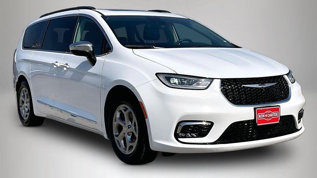 Preowned 2023 Chrysler Pacifica Limited for Sale