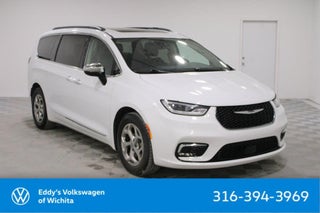 2023 Chrysler Pacifica with Bright White Clearcoat Exterior