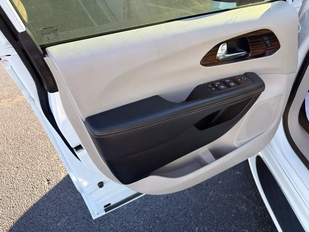 2023 Chrysler Pacifica - $21,987