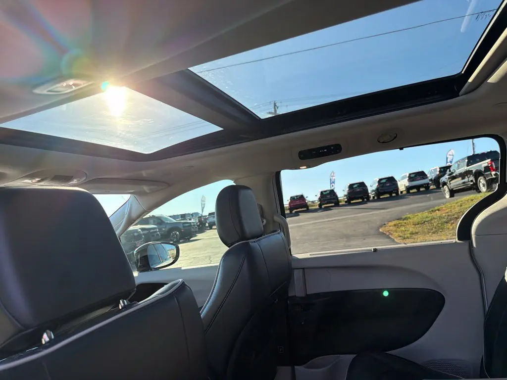 2023 Chrysler Pacifica - $21,987