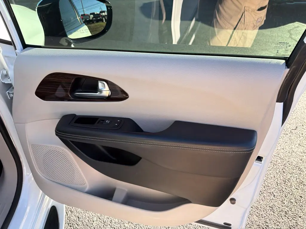 2023 Chrysler Pacifica - $21,987