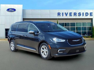 Photo of a 2023 Chrysler Pacifica Limited 4DR Mini-Van for sale
