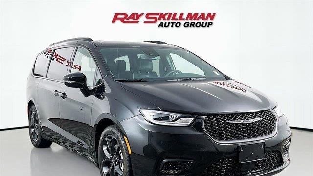 Preowned 2024 Chrysler Pacifica Limited for Sale