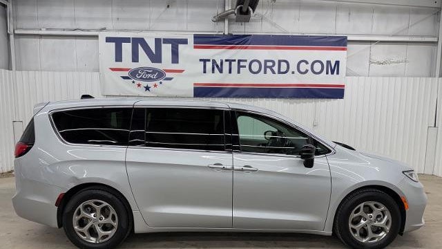 Preowned 2024 Chrysler Pacifica Limited for Sale