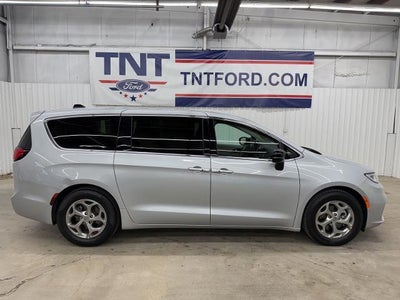 Photo of a 2024 Chrysler Pacifica Limited 4DR Mini-Van for sale