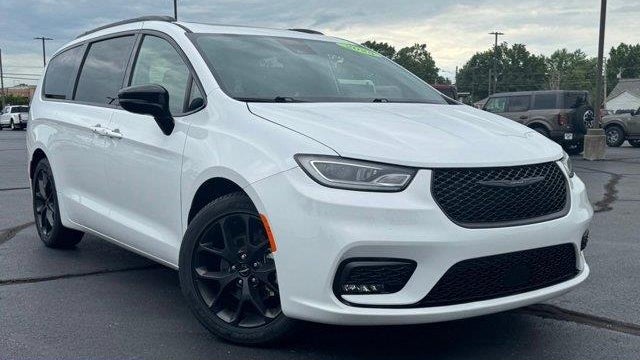 Preowned 2025 Chrysler Pacifica Limited for Sale