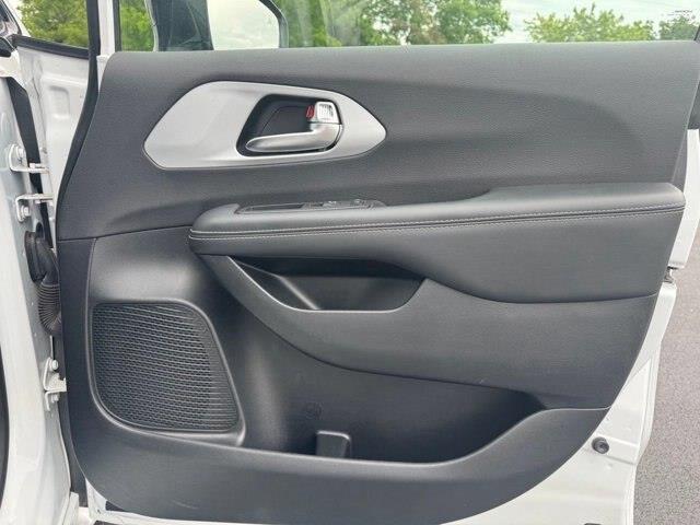 2025 Chrysler Pacifica - $34,757