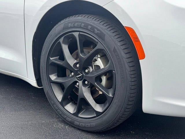 2025 Chrysler Pacifica - $34,757