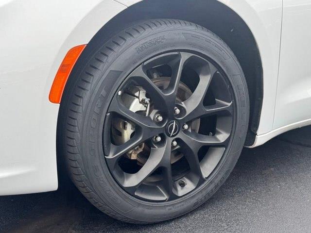 2025 Chrysler Pacifica - $34,757