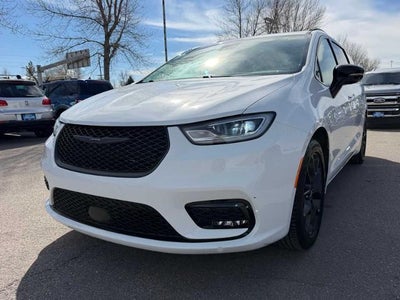 Photo of a 2025 Chrysler Pacifica Limited 4DR Mini-Van for sale