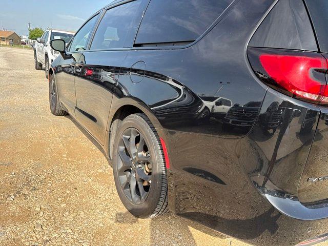 2025 Chrysler Pacifica - $30,000