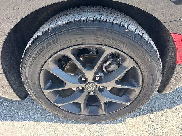 2025 Chrysler Pacifica - $30,000