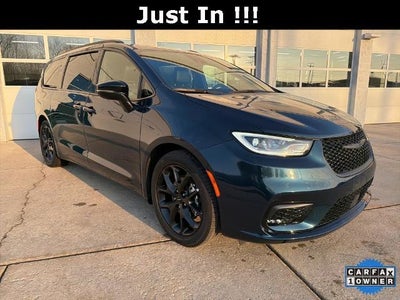 Photo of a 2025 Chrysler Pacifica Limited 4DR Mini-Van for sale