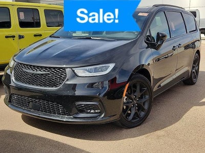 Photo of a 2025 Chrysler Pacifica Limited 4DR Mini-Van for sale