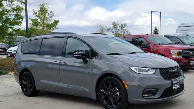 Preowned 2025 Chrysler Pacifica Limited for Sale