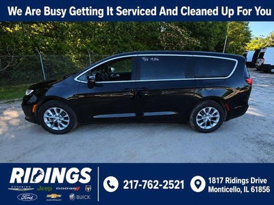 Photo of a 2026 Chrysler Pacifica Limited 4DR Mini-Van for sale
