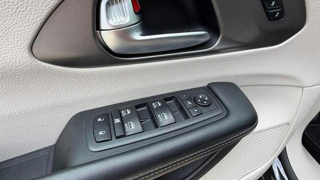 2019 Chrysler Pacifica Limited 35th Anniversary
