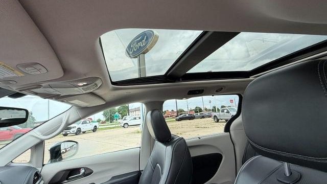 2019 Chrysler Pacifica Limited 35th Anniversary