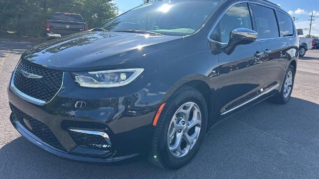 Preowned 2023 Chrysler Pacifica Limited for Sale