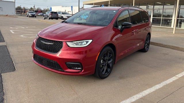 Preowned 2025 Chrysler Pacifica Limited for Sale