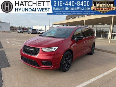 Photo of a 2025 Chrysler Pacifica Limited 4DR Mini-Van for sale