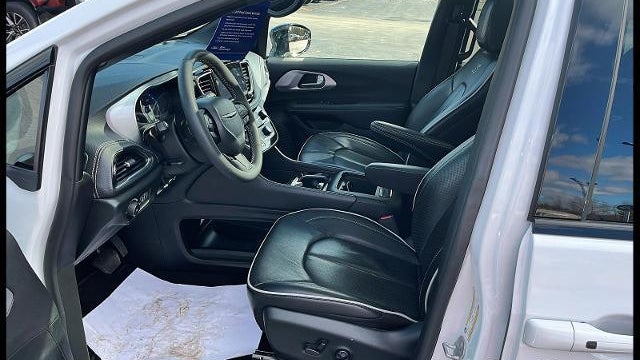 2025 Chrysler Pacifica Limited