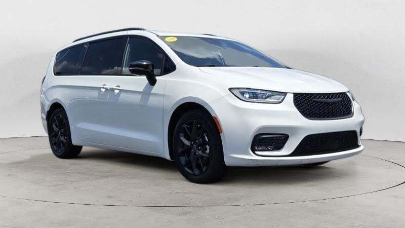 Preowned 2025 Chrysler Pacifica Limited for Sale
