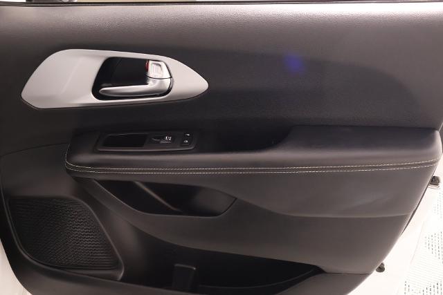 2025 Chrysler Pacifica - $27,709