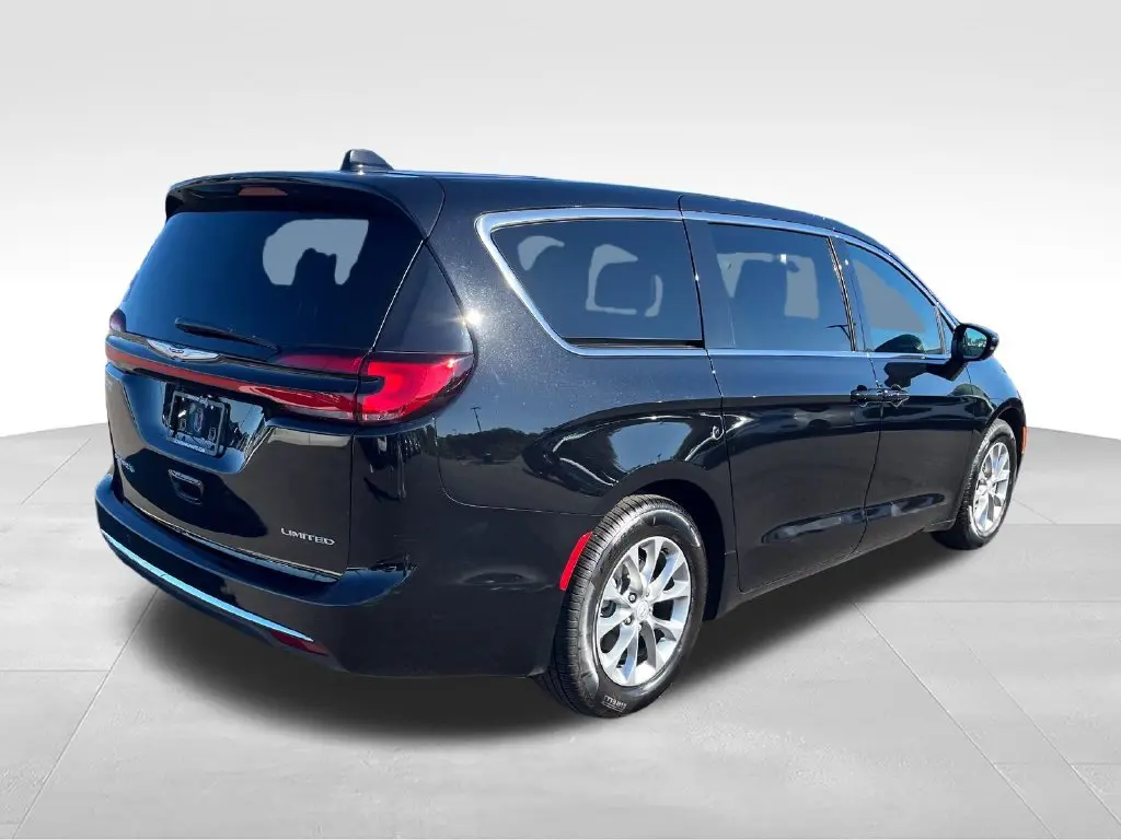 2026 Chrysler Pacifica - $38,975