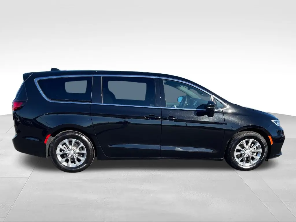 2026 Chrysler Pacifica - $38,975