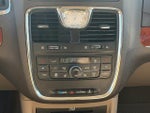 2014 Town and Country Thumbnail 24