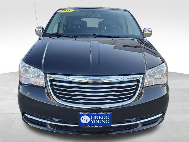 2015 Chrysler Town And Country - $7,488