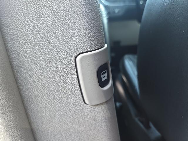 2015 Chrysler Town And Country - $7,488
