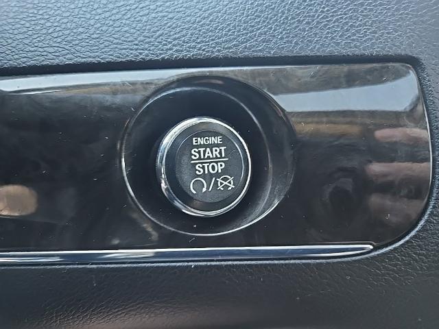 2015 Chrysler Town And Country - $7,488