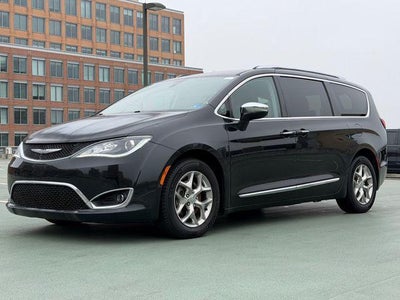 Photo of a 2018 Chrysler Pacifica Limited 4DR Mini-Van for sale