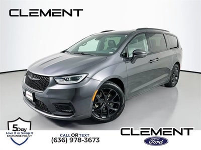 Photo of a 2022 Chrysler Pacifica Limited 4DR Mini-Van for sale