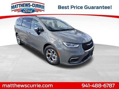 Photo of a 2023 Chrysler Pacifica Limited 4DR Mini-Van for sale
