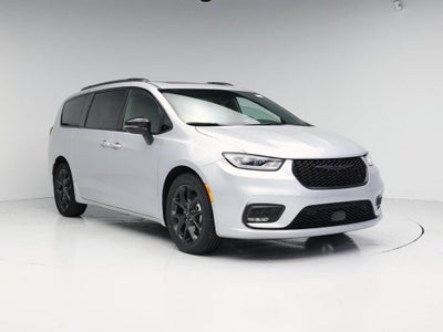 Photo of a 2023 Chrysler Pacifica Limited 4DR Mini-Van for sale