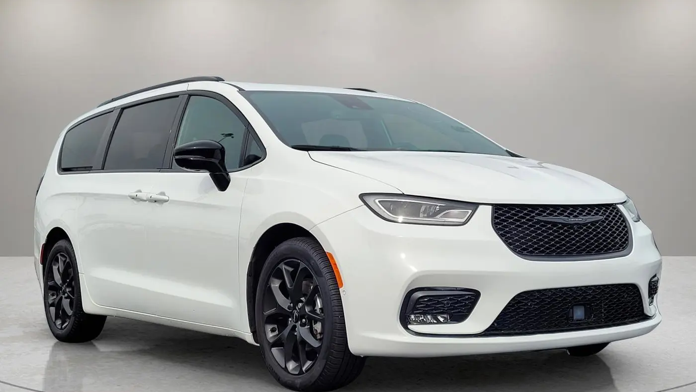 Preowned 2024 Chrysler Pacifica Limited for Sale
